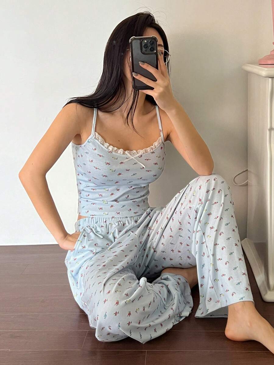DAZY Butterfly Decor Ditsy Floral Lace Trim Cami Top And Straight Leg Pants Pajama Set