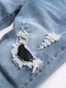 Manfinity EMRG Men's Front Button Pocket Distressed Casual Denim Shorts