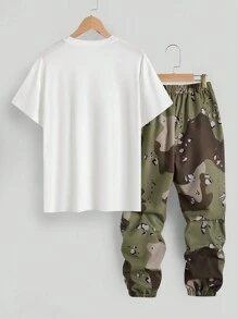 SHEIN Explorewe Tween Boy 休闲百搭美式迷彩工装裤+白色经典宽松LA字母印花圆领T恤套装 - 彩色 - 查看 2