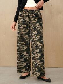 SHEIN EZwear Pantalones largos rectos con estampado de camuflaje holgados de estilo casual callejero para verano