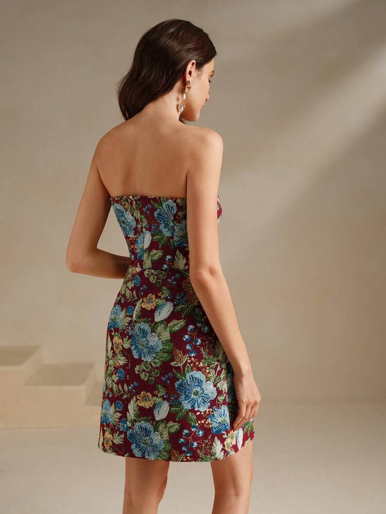 Robe mi-longue noble de dame en jacquard avec broderie florale