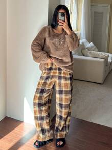 DAZY 法兰绒加厚字母刺绣上衣和格子裤蓬松睡衣套装，秋冬舒适保暖装 - 棕色 - 查看 7