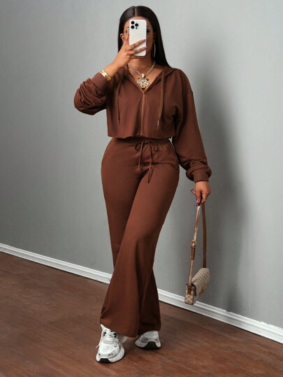 Slaydiva Conjunto de dos piezas con sudadera con capucha con cremallera y pantalones de chándal rectos con cordón, en color marrón y unicolor para mujer