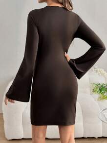 SHEIN Vestido ajustado mini de manga larga con cuello alto y fruncido, apropiado para usar en otoño/invierno como ropa casual/de oficina, para embarazadas