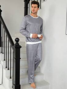 男士条纹圆领长袖上衣和裤子睡衣套装