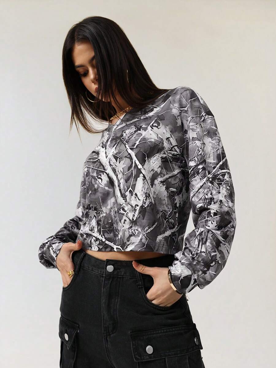 SHEIN Unity 复古迷彩枫叶印花休闲 V 领宽松长袖套头运动衫，女款，秋冬（随机剪裁） - 彩色 - 查看 1