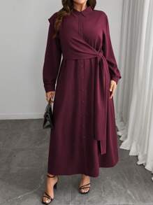 SHEIN Clasi Vestido Camisa de Manga Longa com Gola Padre, Cinto na Cintura e Decoração para Mulheres Plus Size, Vestuário Casual de Escritório para Primavera e Outono, Roupa Feminina Outono em Bordô - Vinho - Visão 3