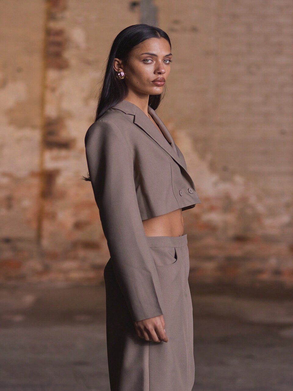 Blazer court et ample, élégant, décontracté mais chic. Idéal pour l'été, le printemps, les vacances, la remise des diplômes, le bal de promo, les mariages et les anniversaires.