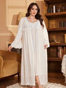 Plus Size Contrasting Satin Trim Floral Embroidery Camisole Nightgown And Robe Set - White - View 4