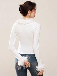 EastFlair 女士优雅白色圣诞羽毛拼接V领修身针织毛衣，可叠穿露脐上衣 - 白色 - 查看 2