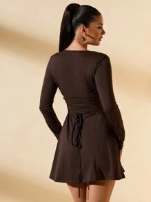 SHEIN BAE Váy mini cổ cao dài tay ôm vừa vặn cho nữ có viền nhún bèo, màu cà phê, thích hợp mặc nhiều lớp, hẹn hò hoặc đi làm vào mùa thu đông, váy ô thanh lịch, trang phục công sở, đồ mặc trong mùa thu - màu nâu - Xem 2