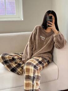 DAZY 法兰绒加厚字母刺绣上衣和格子裤蓬松睡衣套装，秋冬舒适保暖装 - 棕色 - 查看 6