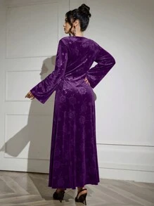 Al Najma 勃艮第红色女士天鹅绒压花 3D 花朵领结阿拉伯风格连衣裙，端庄 - 紫色 - 查看 2