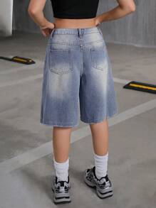SHEIN 千禧年复古水洗男友风宽松休闲牛仔阔腿及膝短裤，少女秋季返校街头风 - 淺色水洗藍 - 查看 2