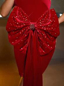 SHEIN Belle Elegante vestido de terciopelo rojo con cuello de halter, silueta ajustada y moño desmontable versátil (se puede usar de varias formas), vestido de fiesta para cóctel