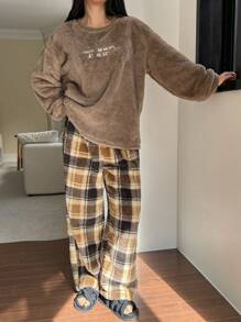 DAZY 法兰绒加厚字母刺绣上衣和格子裤蓬松睡衣套装，秋冬舒适保暖装 - 棕色 - 查看 4