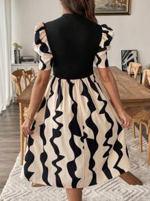 SHEIN Vestido de maternidad casual de mediados de pantorrilla con bloqueo de color, parches, cuello alto y manga corta para lactancia