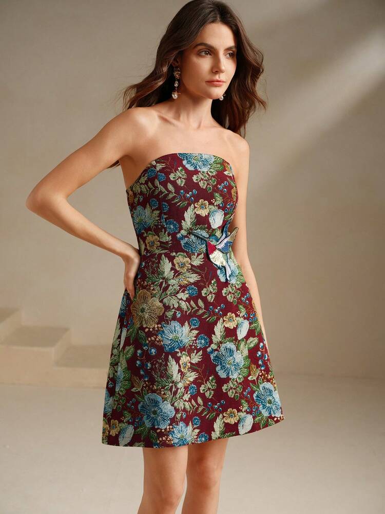 Robe mi-longue noble de dame en jacquard avec broderie florale