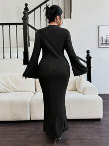 Rometta 大码女式优雅黑色高领纹理扭腰修身喇叭袖连衣裙，秋冬长款女装 - 黑色 - 查看 3