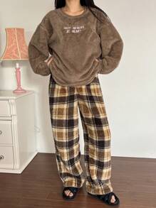 DAZY 法兰绒加厚字母刺绣上衣和格子裤蓬松睡衣套装，秋冬舒适保暖装 - 棕色 - 查看 8