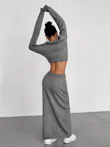 Flirla Conjunto de 2 piezas con suéter de escote en V de longitud media y falda mini de punto de estilo elegante y casual de inspiración estadounidense para otoño/invierno, favorecedora - Gris - Ver 2