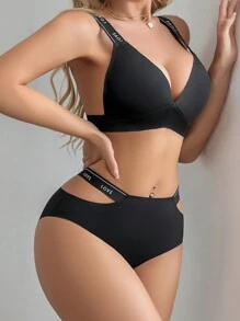 NudeFit Conjunto de dos piezas para mujer de pantalón tipo triángulo hueco y sujetador adhesivo sin aros de acero ni acolchado con estampado de letras y tirantes anchos, en material de nailon