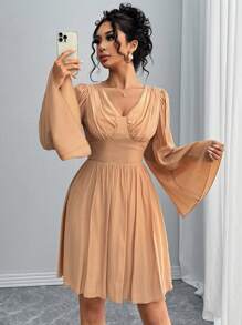 SHEIN PETITE Women's Solid Color Ruffle V-Neck Flare Sleeve Elegant Dress