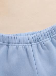 SHEIN Playful Pals Ten ubranko dla noworodka-chłopca z kreskówkowym wzorem szopa składa się z bluzki i spodni, zaprojektowane z uroczym wzorem szopa, wykonane z wysokiej jakości materiałów i o przemyślanym wzornictwie, aby zapewnić wygodę i modę, odpowiednie do noszenia na co dzień lub na specjalne okazje. - Jasnoniebieski - Zobacz 6