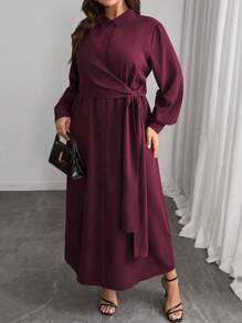 SHEIN Clasi Vestido Camisa de Manga Longa com Gola Padre, Cinto na Cintura e Decoração para Mulheres Plus Size, Vestuário Casual de Escritório para Primavera e Outono, Roupa Feminina Outono em Bordô - Vinho - Visão 6