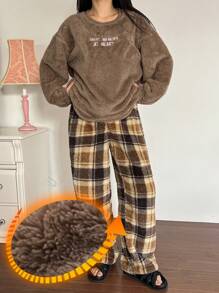 DAZY 法兰绒加厚字母刺绣上衣和格子裤蓬松睡衣套装，秋冬舒适保暖装 - 棕色 - 查看 3
