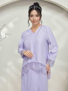 Veilorie Baju Kurung 纹理面料蕾丝拼布不对称下摆上衣和长款中裙 2 件套女士适中