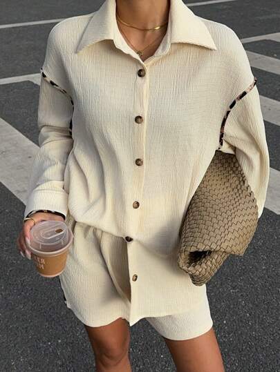 SHEIN Essnce Conjunto de dos piezas para mujer con camisa suelta en color albaricoque y pantalones cortos, diseño de estampado de leopardo y puntada, traje casual de moda de calle para primavera y otoño