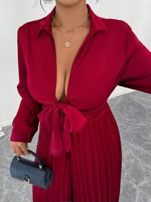 Celure Mono en color rojo de San Valentín con moño de Año Nuevo, de talla grande, con cuello de camisa, corbata y pierna plisada