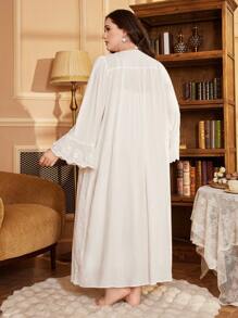 Plus Size Contrasting Satin Trim Floral Embroidery Camisole Nightgown And Robe Set - White - View 2