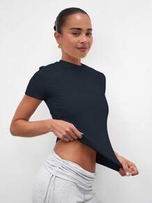 MUSERA ESSENTIALS 柔软如黄油般的T恤，休闲度假胶囊衣橱日常机场休闲秋季返校季秋冬季，优雅 - 藏蓝色 - 查看 2