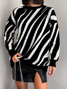 EURMUSE 女士休闲撞色条纹落肩毛衣，秋冬季 - 黑與白 - 查看 3