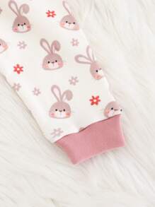 Cozy Pixies Pijama de 2 piezas para bebé niña con parte superior de manga larga de cuello redondo y pantalones estampados con conejo de dibujos animados en colores contrastantes - Multicolor - Ver 7