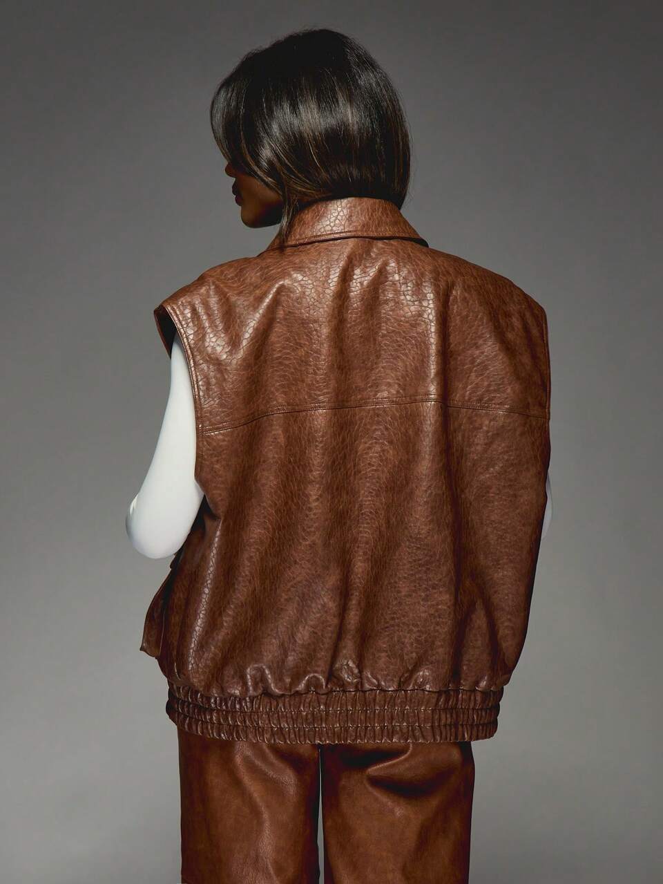 MISSGUIDED Abrigo de invierno acolchado y sin mangas de gran tamaño