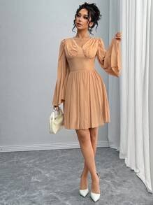 SHEIN PETITE Women's Solid Color Ruffle V-Neck Flare Sleeve Elegant Dress