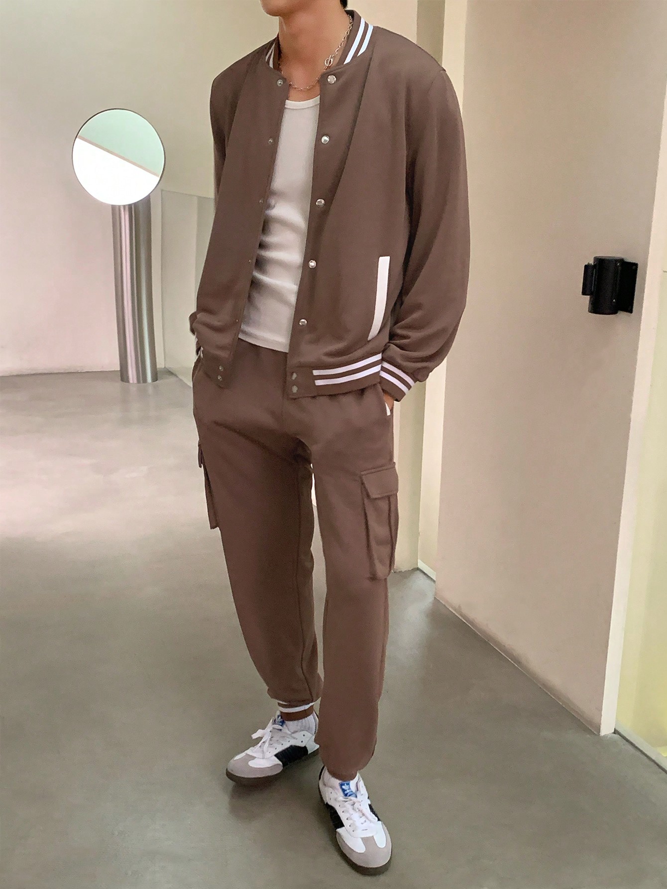 Manfinity Dauomo Men's Baseball Collar Striped Print Long Sleeve Sweatshirt And Drawstring Sweatpants Set