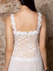 VERO DIAZ 设计师优雅蕾丝肩带裸色衬里褶皱蕾丝边长款派对礼服、节日装、春夏装、节日、狂欢装 - 白色 - 查看 6