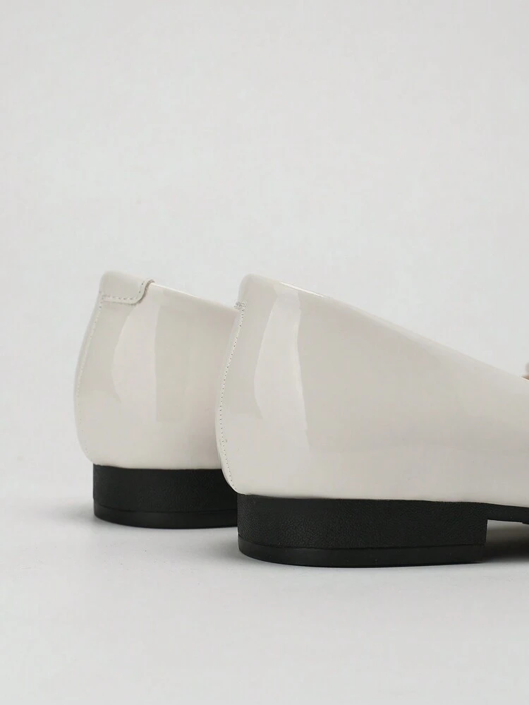 CUCCOO CHICEST Sapatilhas Bailarina com Bico Fino e Design de Laço Fofo para Mulheres, Calçado Elegante para Escritório, Formal, Romântico, Couro Sintético Branco para Trabalho e Uso Diário, Dia dos Namorados