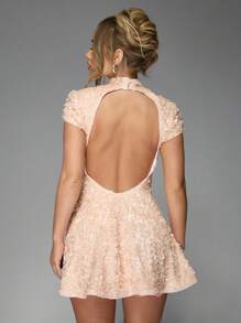 MISSGUIDED Vestido mini ajustado y acampanado con cuello alto, mangas cortas y espalda abierta, con lentejuelas en estilo futurista Y2K