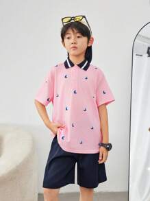 Tween Jungen Holiday College Set mit Polokragen, Segelboot-Aufdruck, kurzärmligem Pullover mit halbem Reißverschluss und einfarbigen Shorts