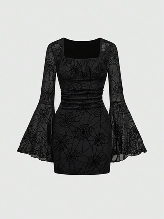 Goth Robe courte élégante et romantique pour femmes avec encolure carrée, manches évasées et motif de toile d'araignée mystérieux et sombre pour Halloween