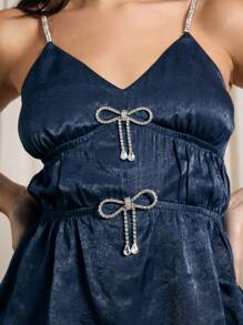 AiiRZ 带钻石蝴蝶结和肩带的弹性缎面吊带背心 - 藏蓝色 - 查看 4