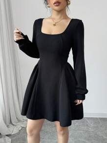Rafferiza Vestido negro de manga larga mini con cuello cuadrado, cintura ceñida y fruncido lateral en forma de línea A - Negro - Ver 4