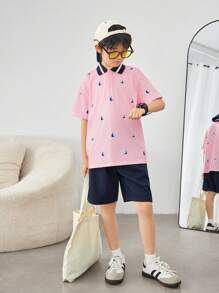 Tween Jungen Holiday College Set mit Polokragen, Segelboot-Aufdruck, kurzärmligem Pullover mit halbem Reißverschluss und einfarbigen Shorts