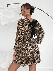 SHEIN Essnce 女士休闲长袖豹纹连衣裙，背面带蝴蝶结装饰，适合秋冬季休闲日常穿着圣诞女装 - 彩色 - 查看 1