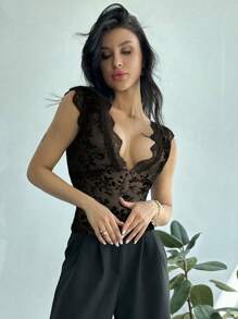 Firerie 女士黑色深 V 领花卉植绒紧身露背吊带背心上衣